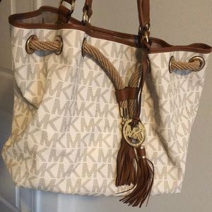 Micheal Kors Medium Purse